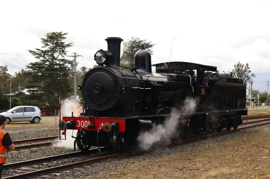 A black train on tracks

AI-generated content may be incorrect.